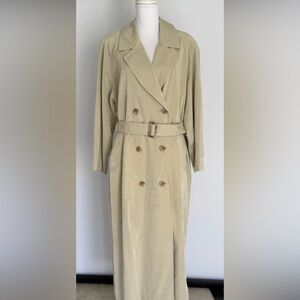 Vintage Burberrys’ Long Trench Coat with Belt and Zip in Liner - Size 4